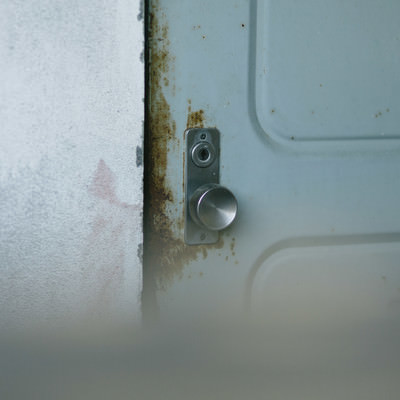 「開かない扉」の写真素材