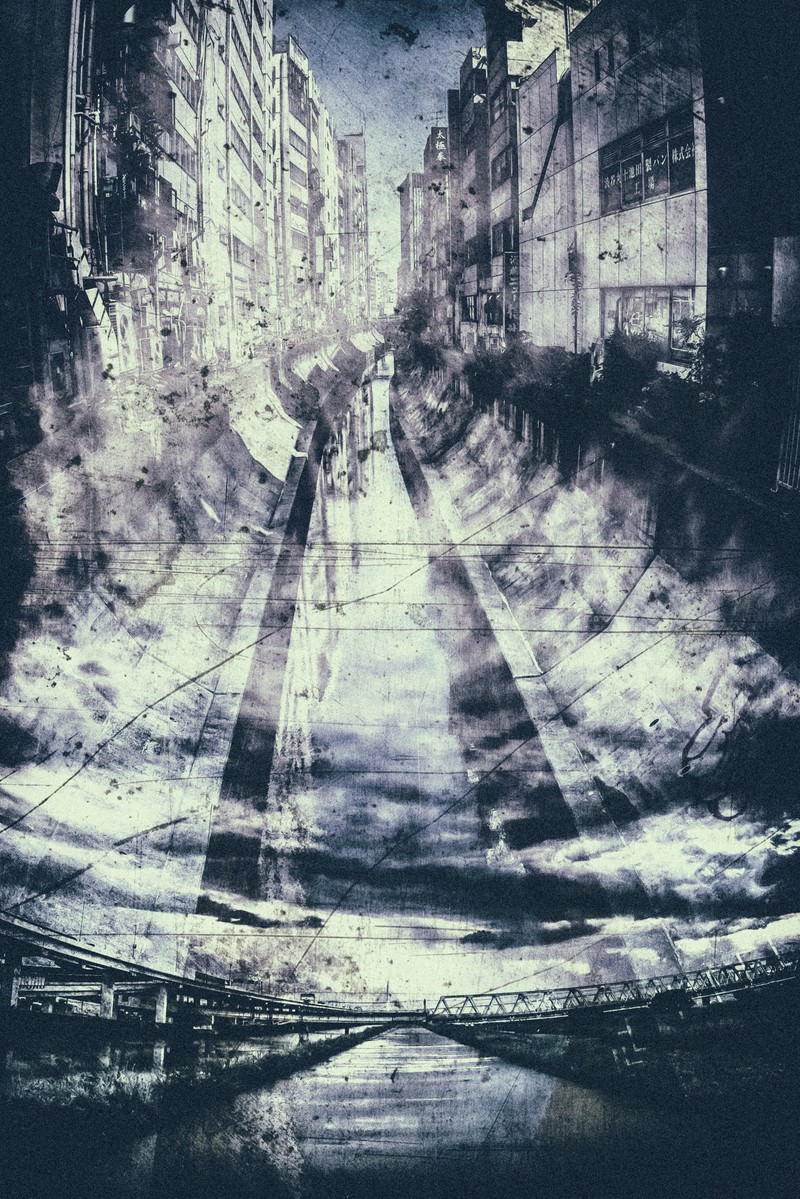 「ビルに挟まれ流れる川（フォトモンタージュ） | フリー素材のぱくたそ」の写真