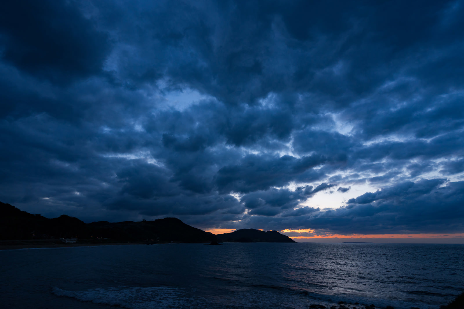 日が沈むの写真素材 ぱくたそ