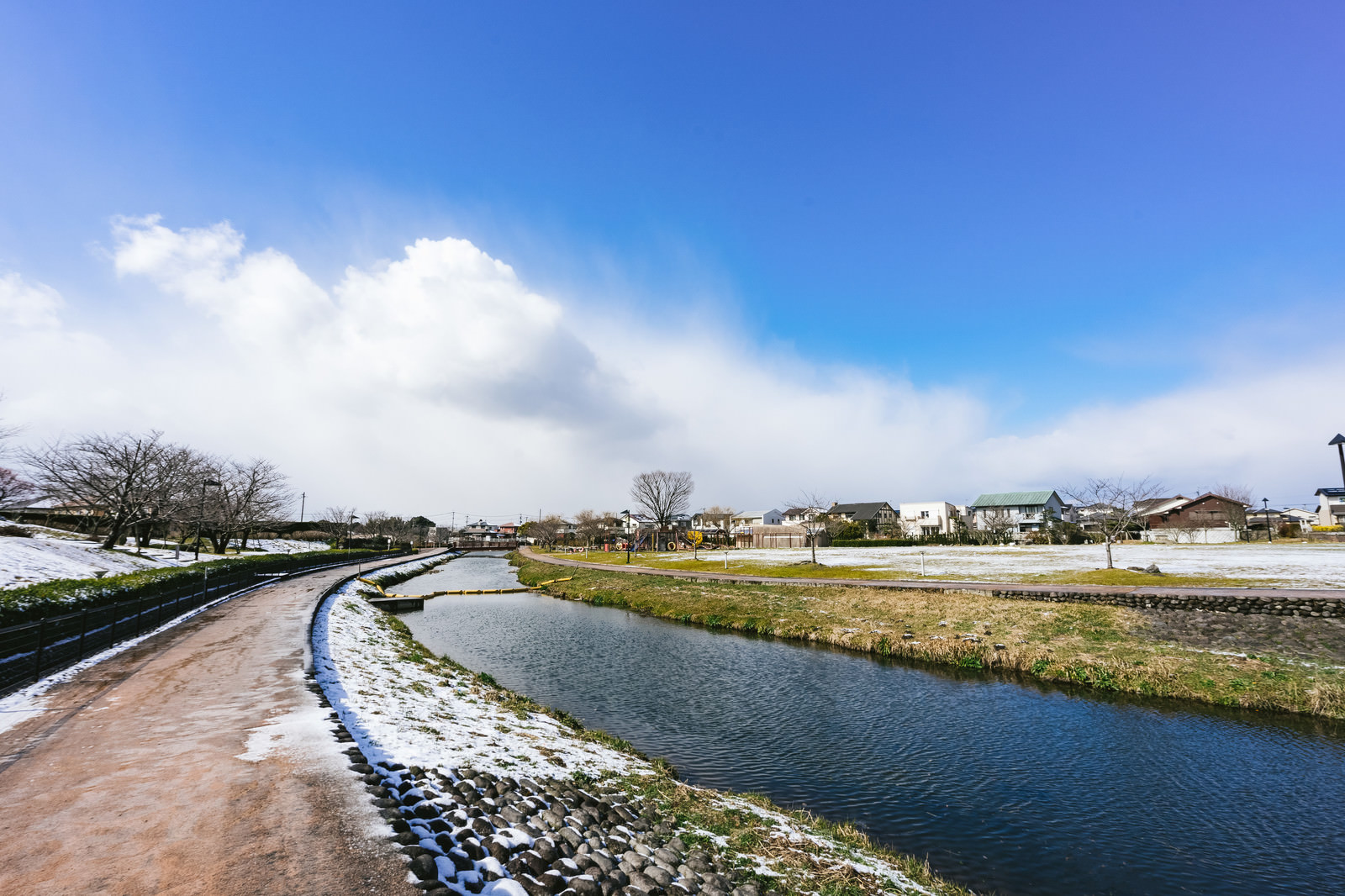 雪が降った後の大刀洗公園の写真を無料ダウンロード フリー素材 ぱくたそ 雪が降った後の大刀洗公園の写真を無料ダウンロード フリー素材 ぱくたそ