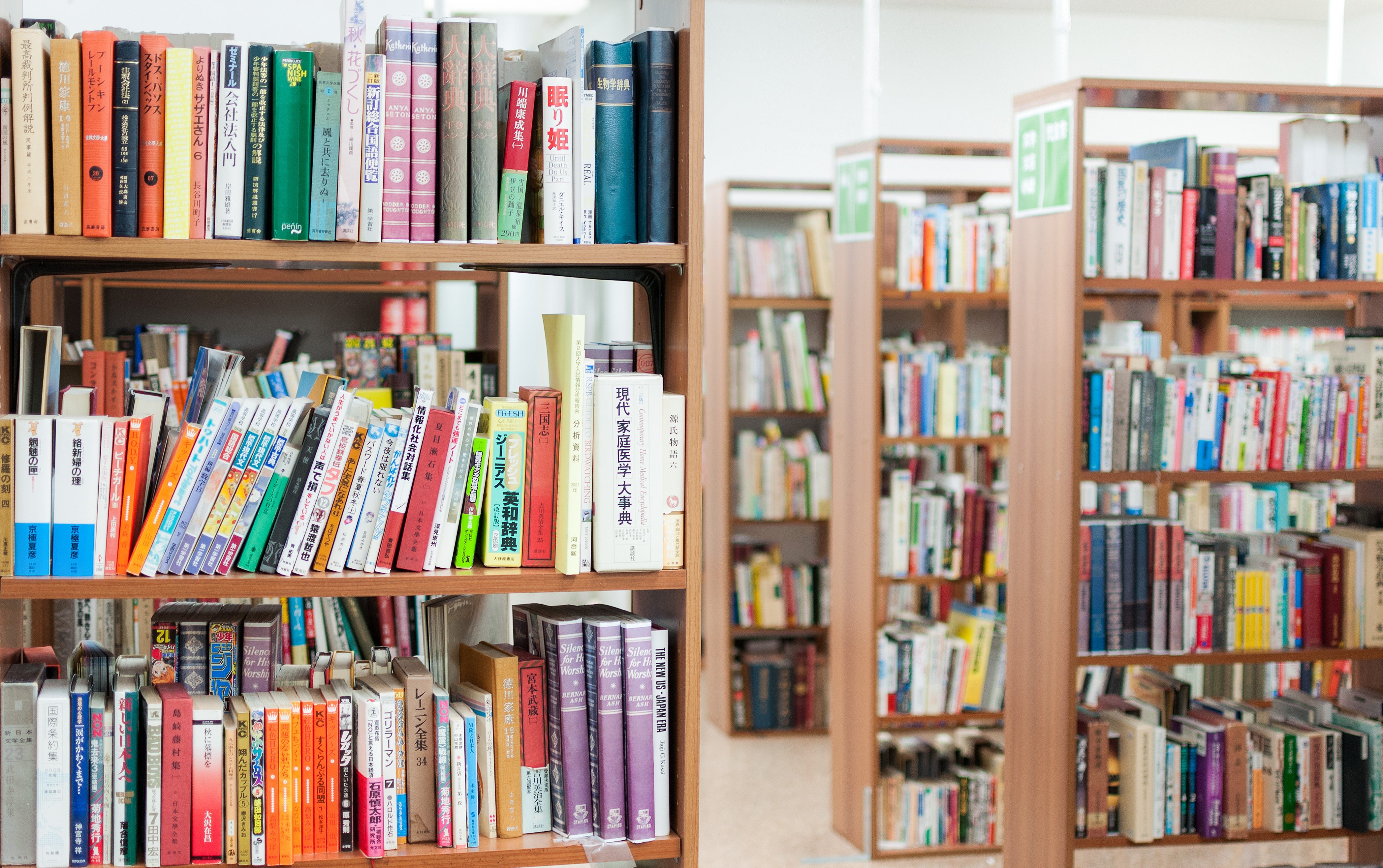 学校の図書室の写真素材 ぱくたそ