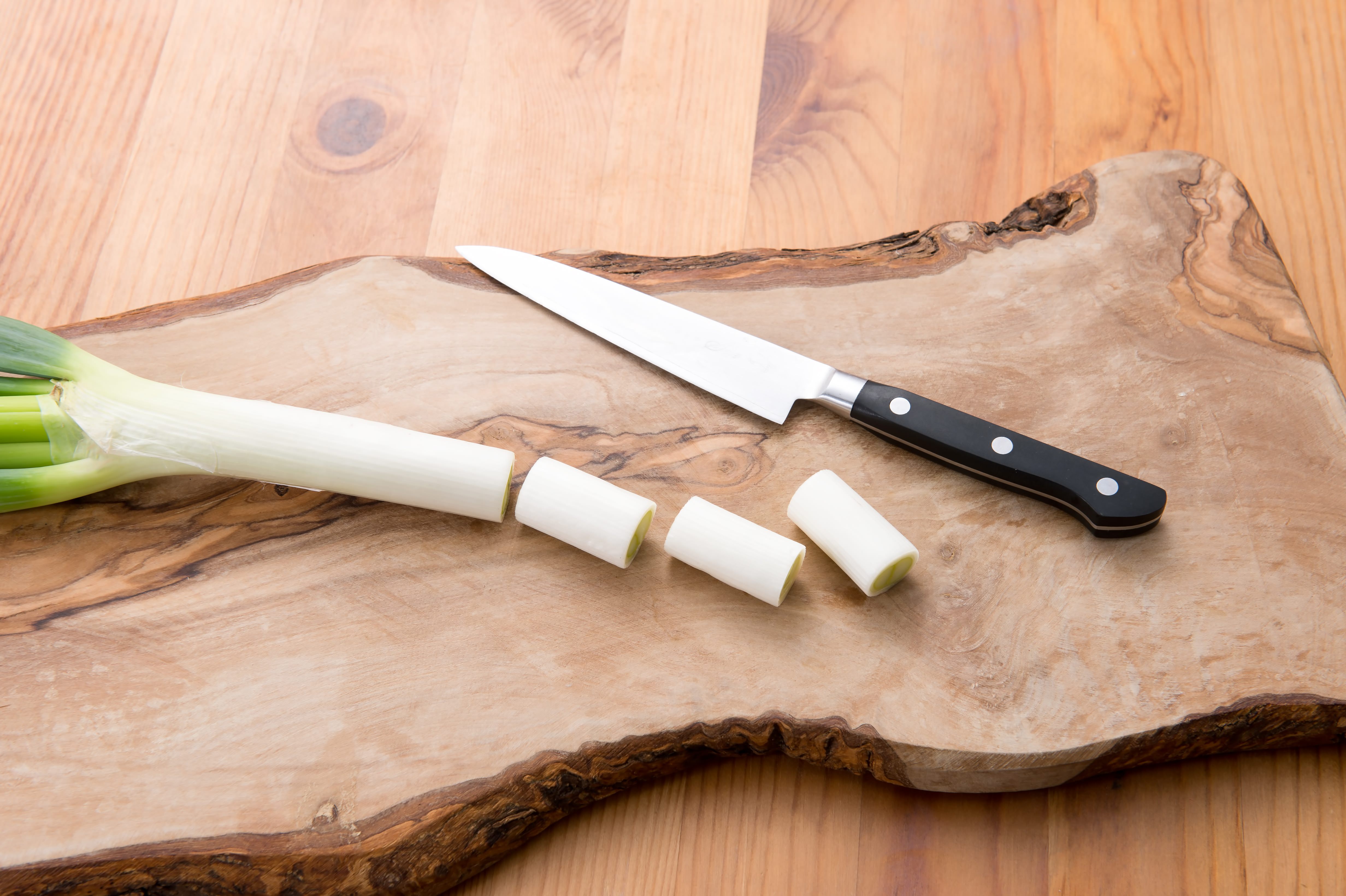 まな板と長ネギ カット の写真素材 ぱくたそ