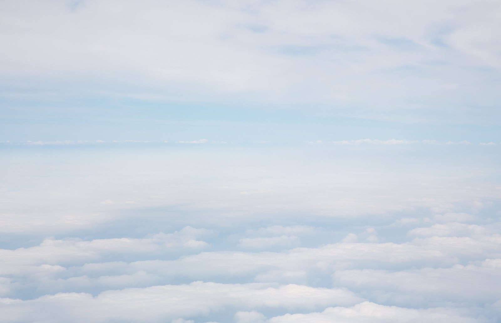雲を抜けて上空の写真を無料ダウンロード フリー素材 ぱくたそ