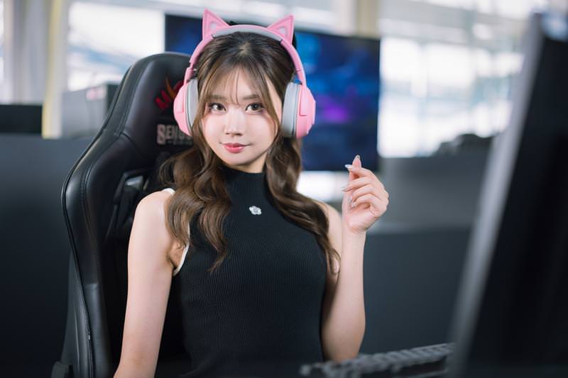 ゲーム画面が並ぶeスポーツ施設 ストリートファイターｖの写真素材 ぱくたそ
