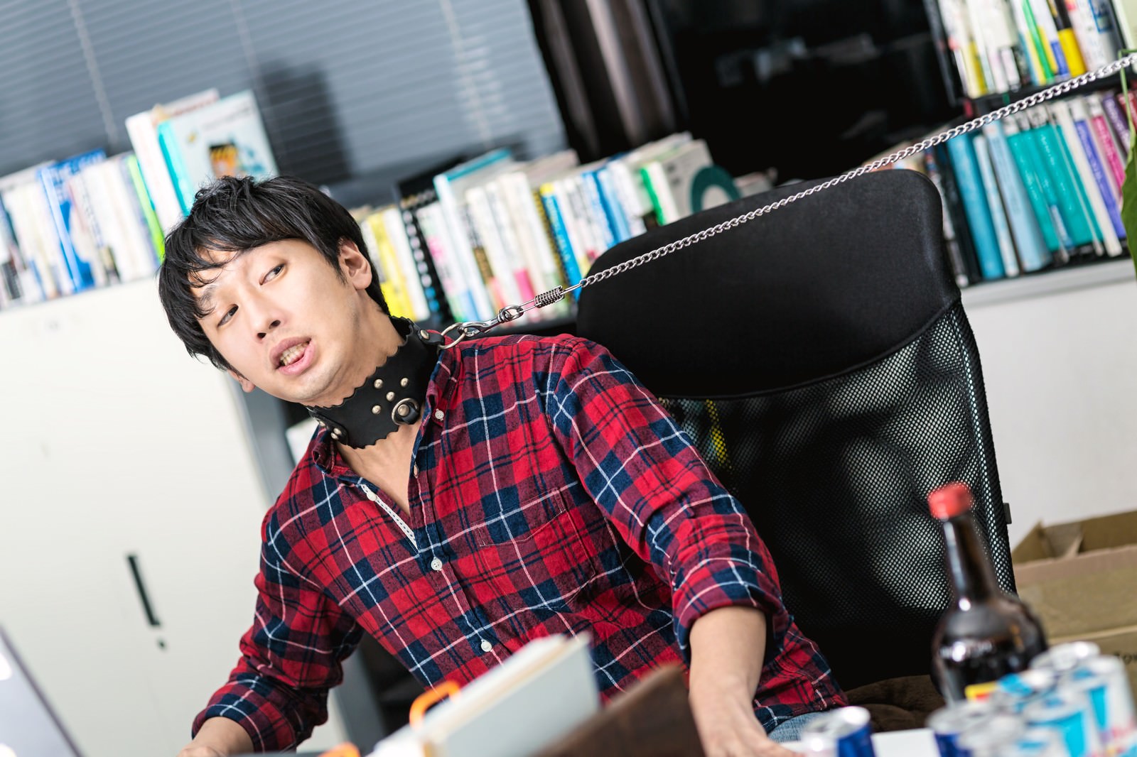 「【て】デザイナーだって人間なんですよ | フリー素材のぱくたそ」の写真［モデル：大川竜弥］