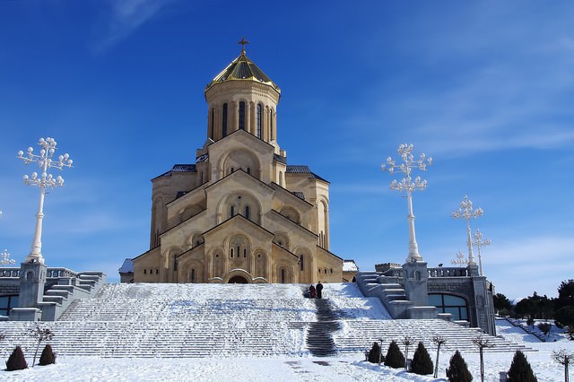 グルジアの教会と雪