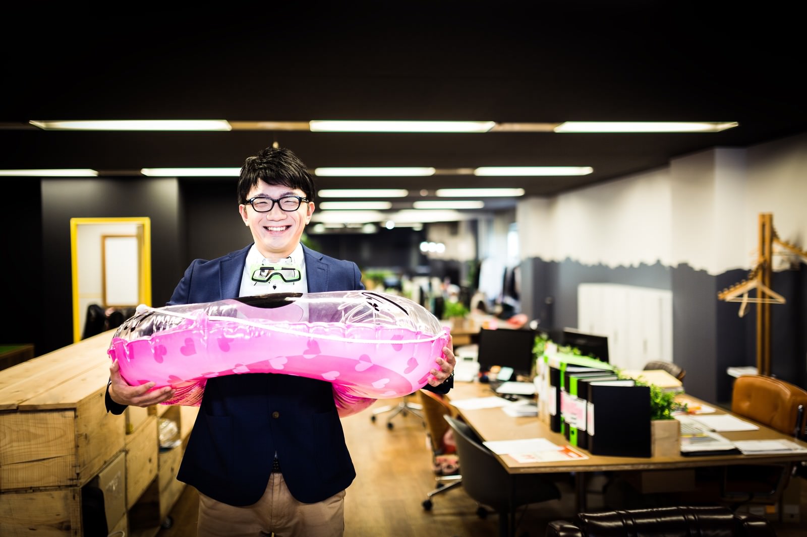 「夏休みが12月 | フリー素材のぱくたそ」の写真［モデル：OZPA］