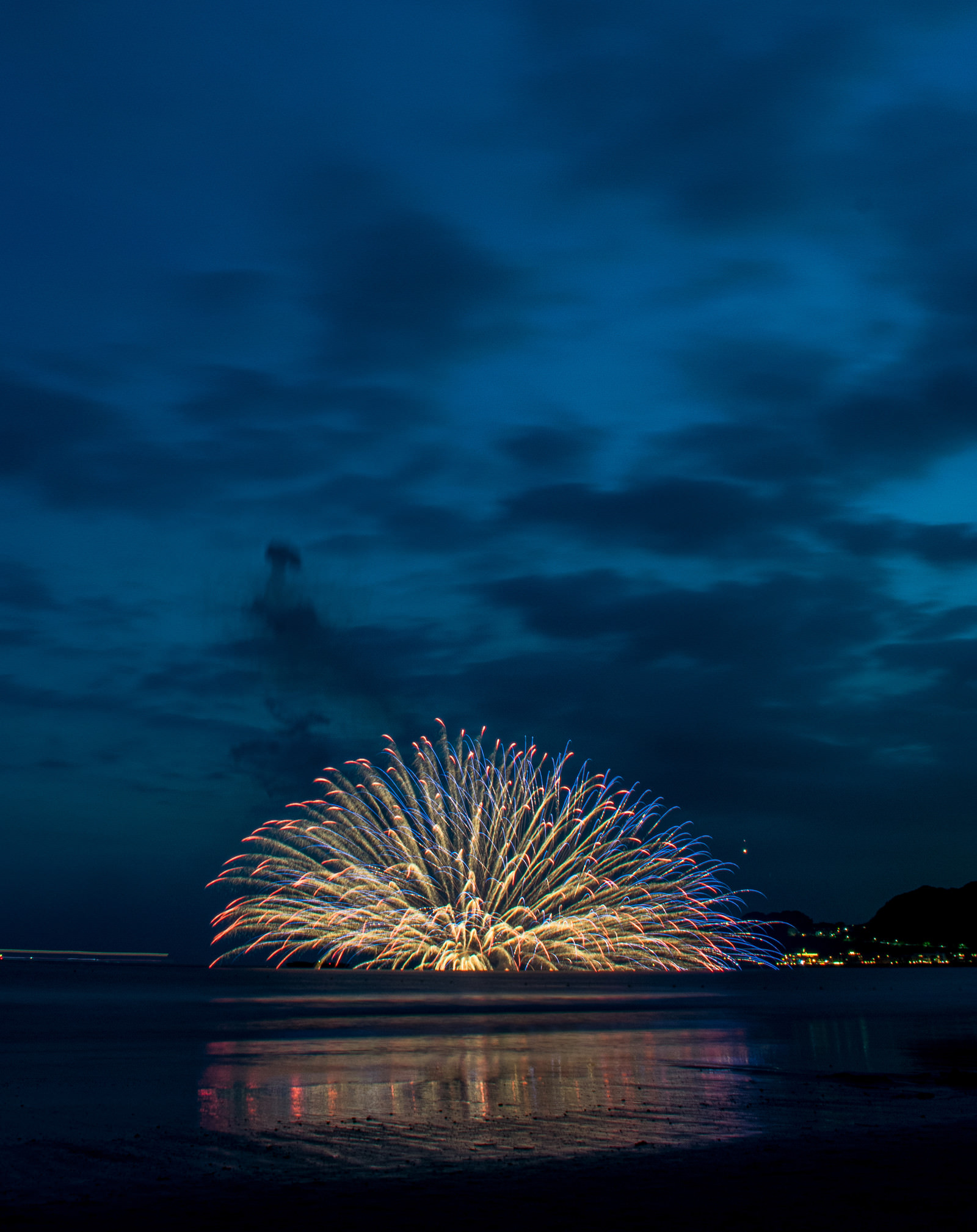 水中花火 鎌倉花火大会 の写真を無料ダウンロード フリー素材 ぱくたそ