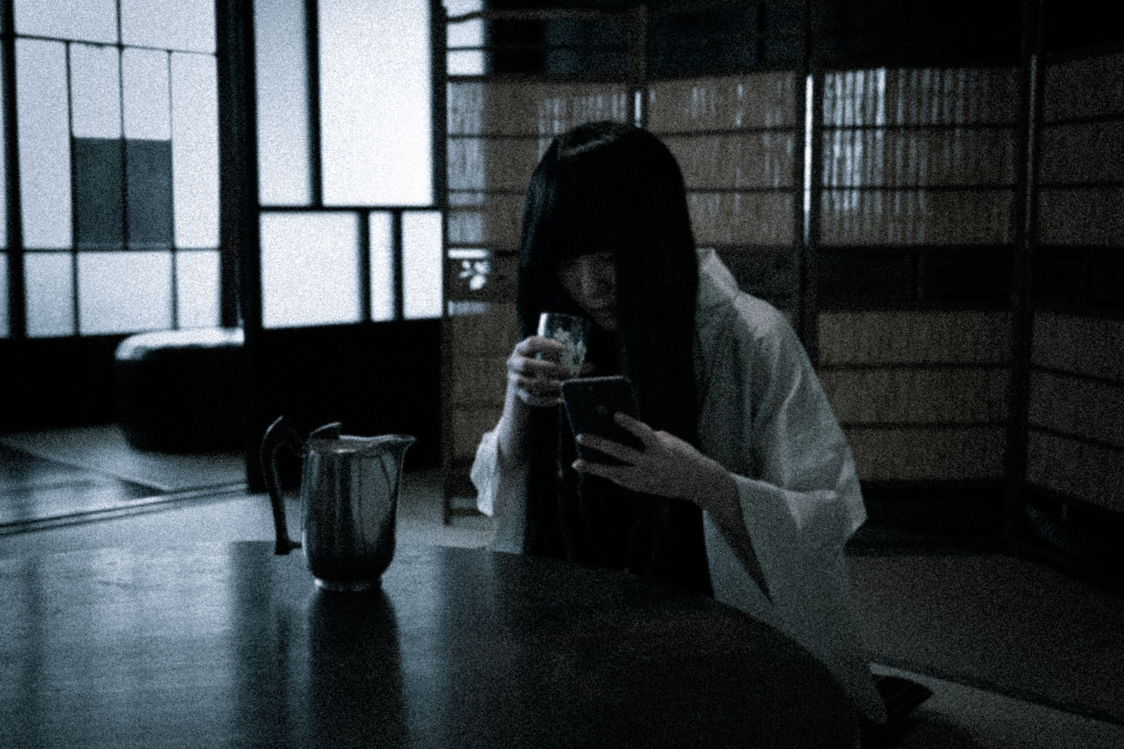 投稿を誰も見てくれず呪いたくなる女性 無料の写真素材はフリー素材の 投稿を誰も見てくれず呪いたくなる女性 無料の写真素材はフリー素材の
