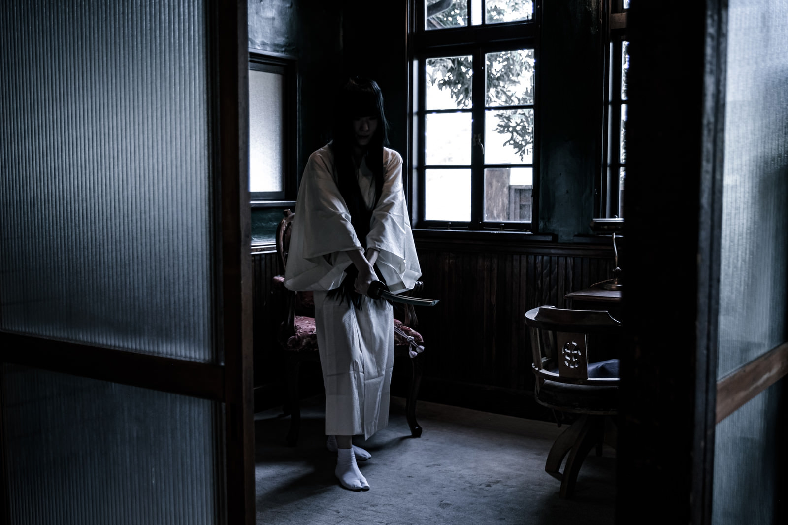 刀を振るう白装束の女の写真 画像 を無料ダウンロード フリー素材のぱくたそ 刀を振るう白装束の女の写真 画像 を無料ダウンロード フリー素材のぱくたそ