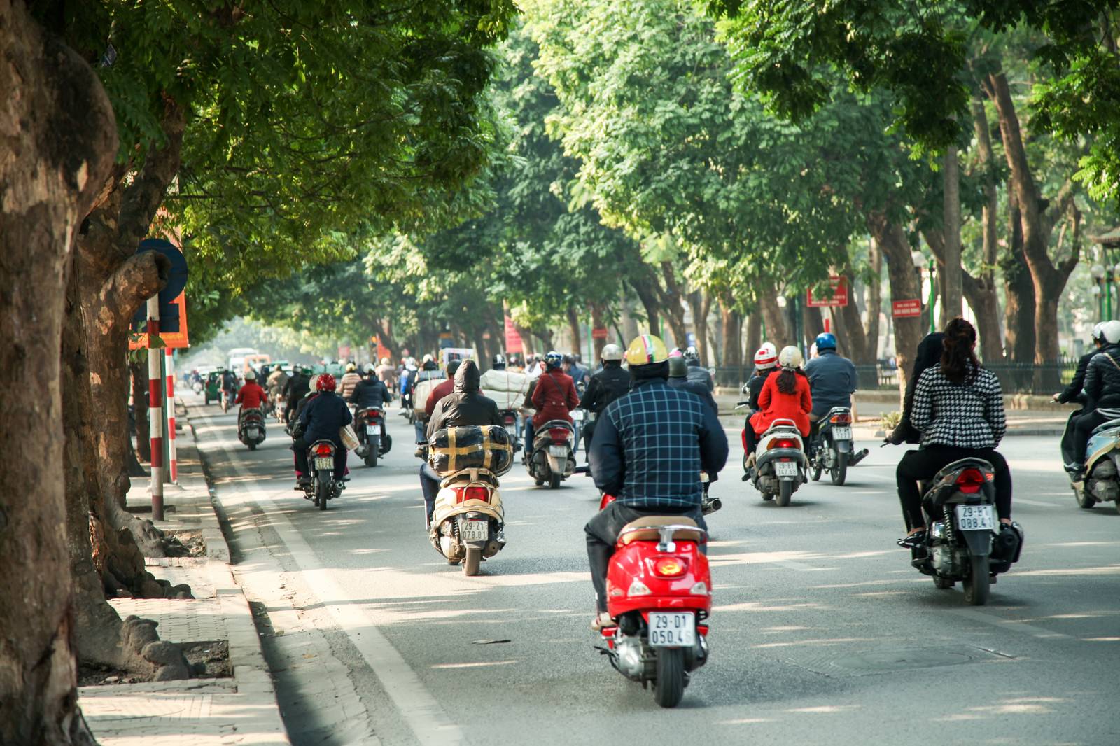 ベトナム市街のバイク事情の写真 画像 を無料ダウンロード フリー素材のぱくたそ
