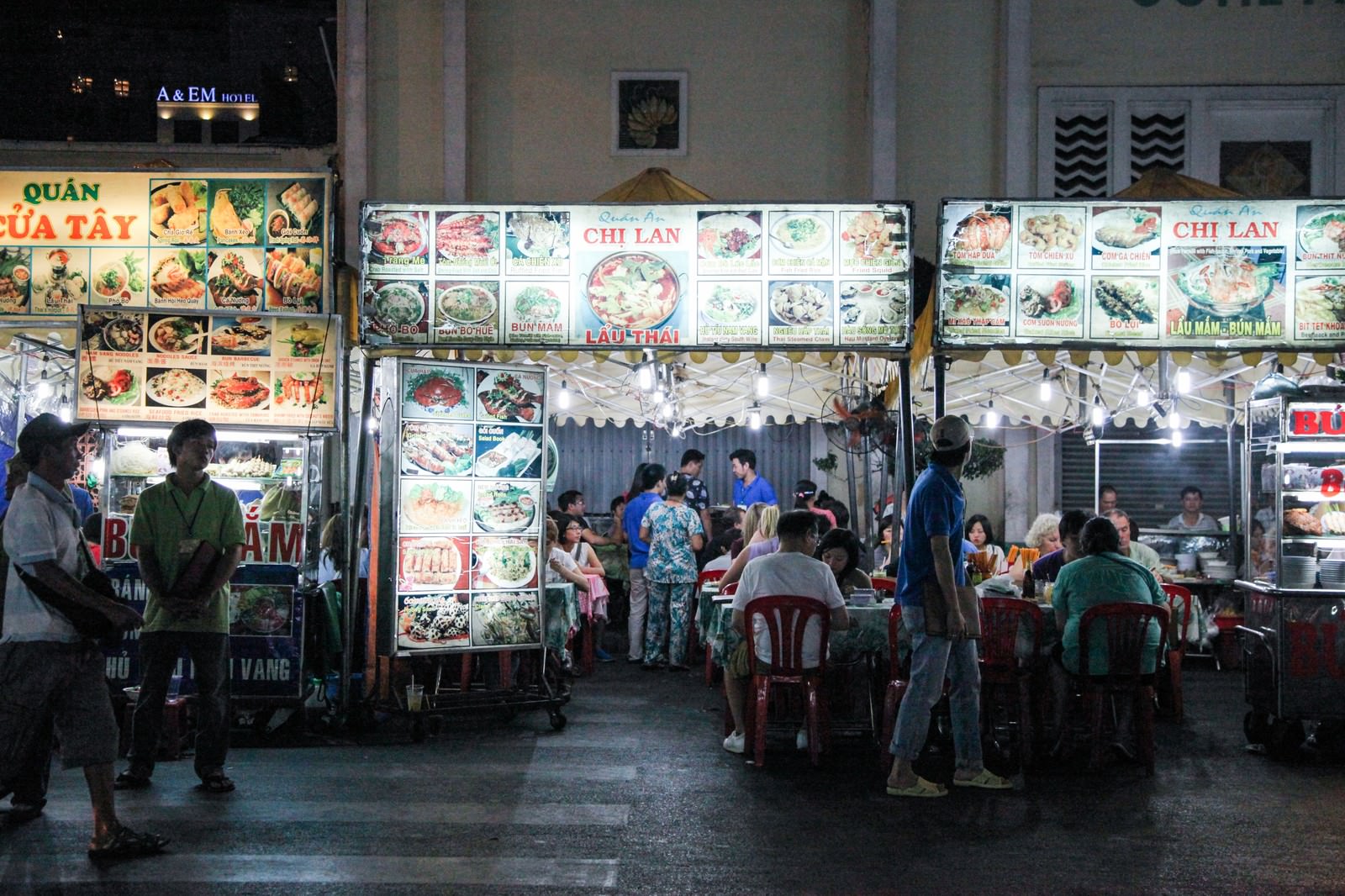 ベトナム料理が食べられる屋台村の写真 画像 フリー素材 ぱくたそ