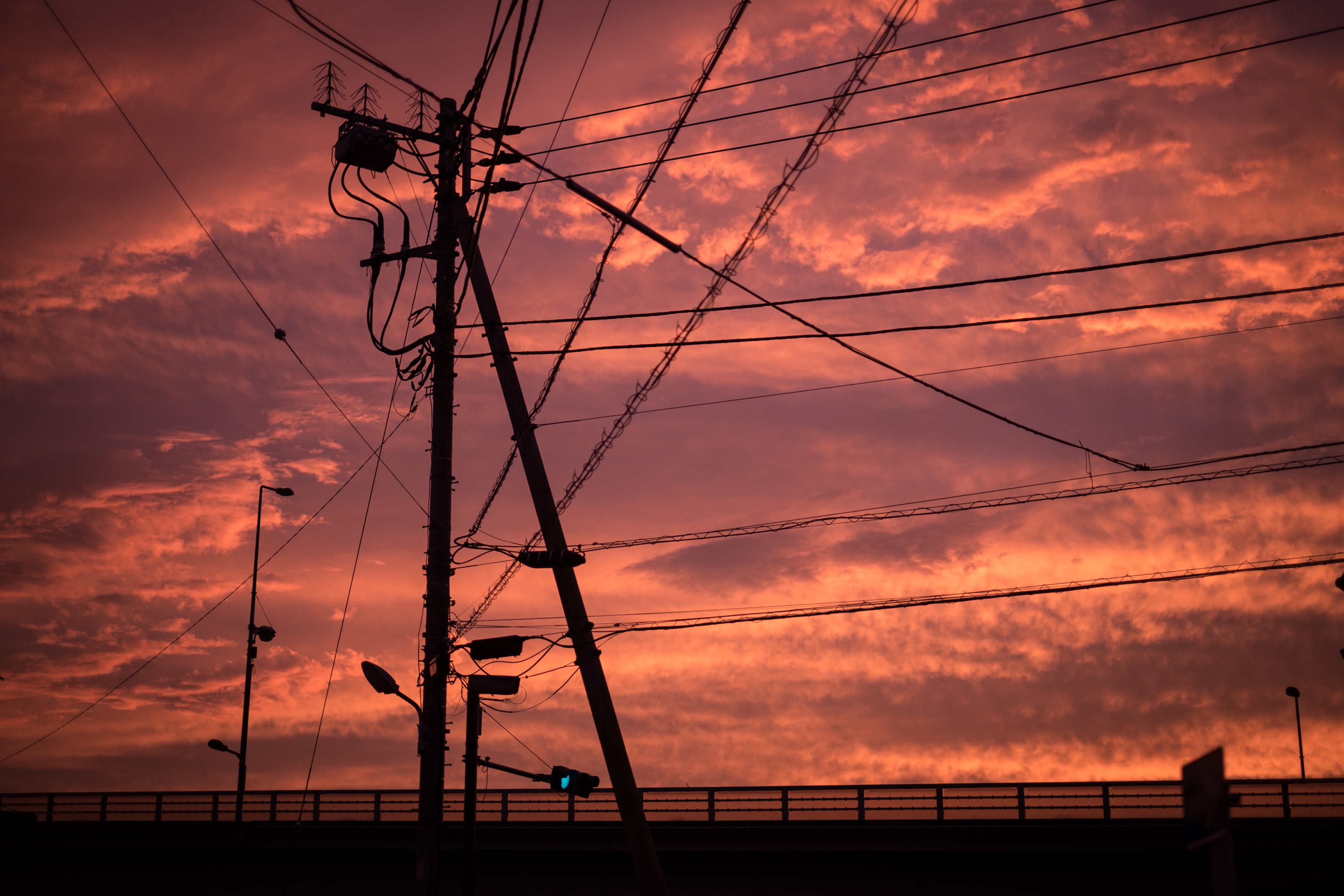 夕暮れと電柱のシルエットの写真素材 ぱくたそ