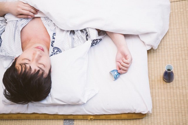 ソロ晩酌中に寝てしまった飲兵衛