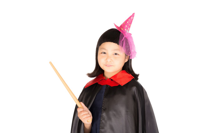 前髪パッツンの魔法使い少女の写真を無料ダウンロード（フリー素材） ぱくたそ