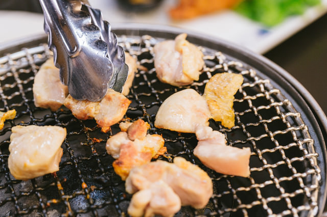 「鳥の網焼き」のフリー写真素材