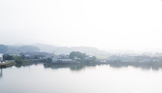 「伊万里川と住宅地」のフリー写真素材