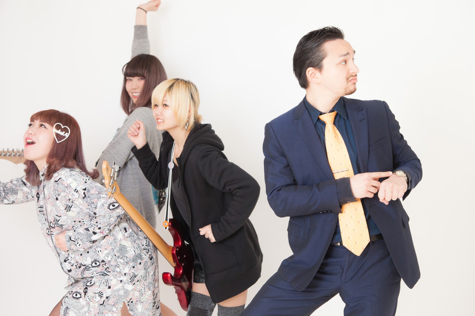 「対バンにドタキャンされたマネージャー | フリー素材のぱくたそ」の写真［モデル：IRISMONDE Max_Ezaki］