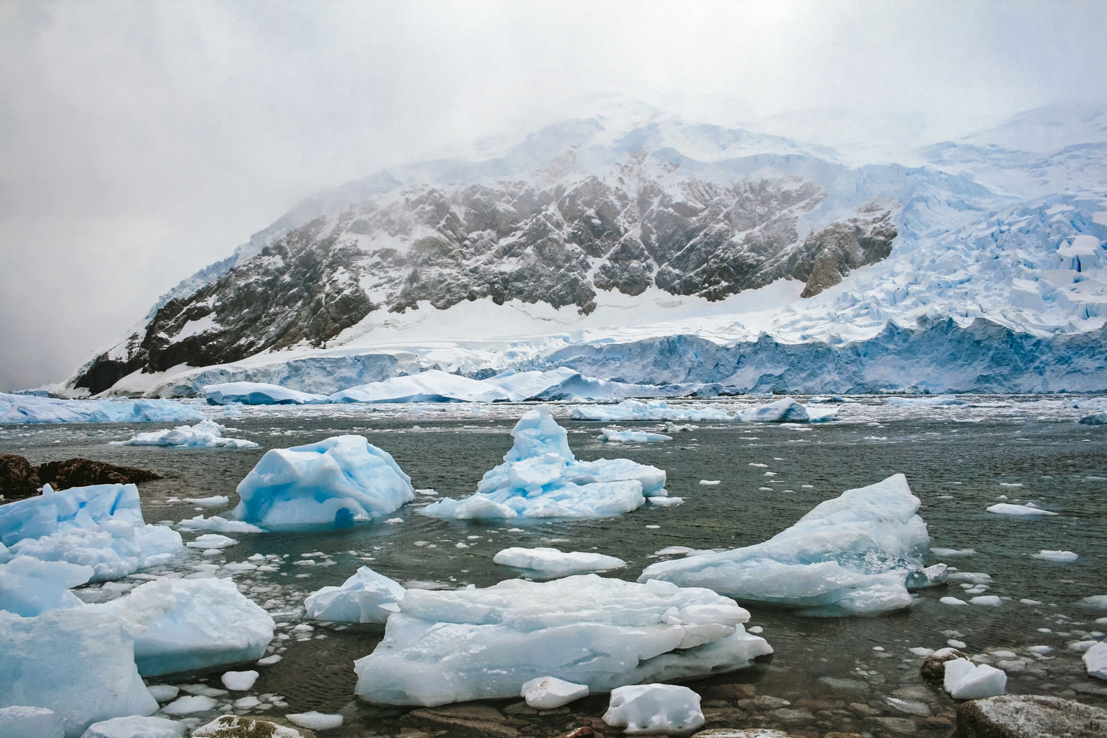 氷の壁と流氷 無料の写真素材はフリー素材のぱくたそ