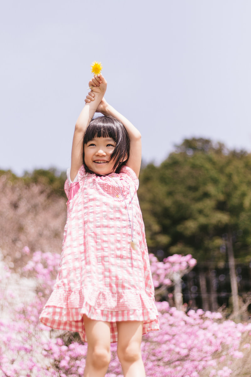 「春の陽気にはしゃぐ女の子」の写真［モデル：あんじゅ］