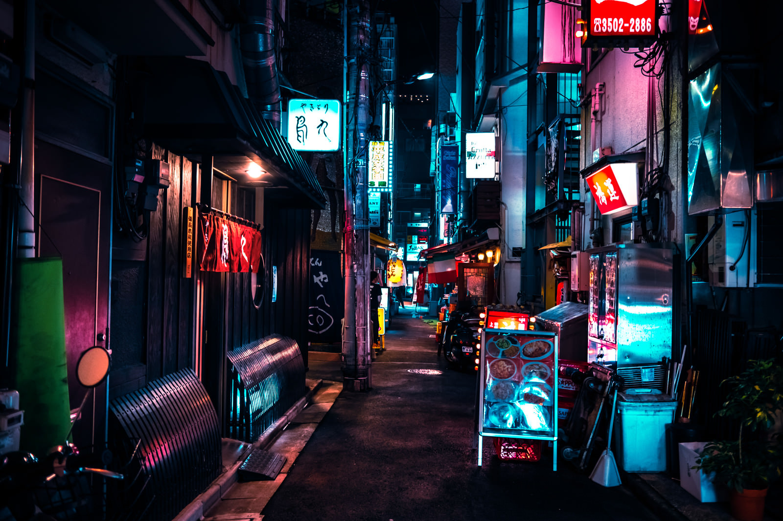 新橋の夜 裏路地にある飲み屋街 の写真を無料ダウンロード フリー素材 ぱくたそ