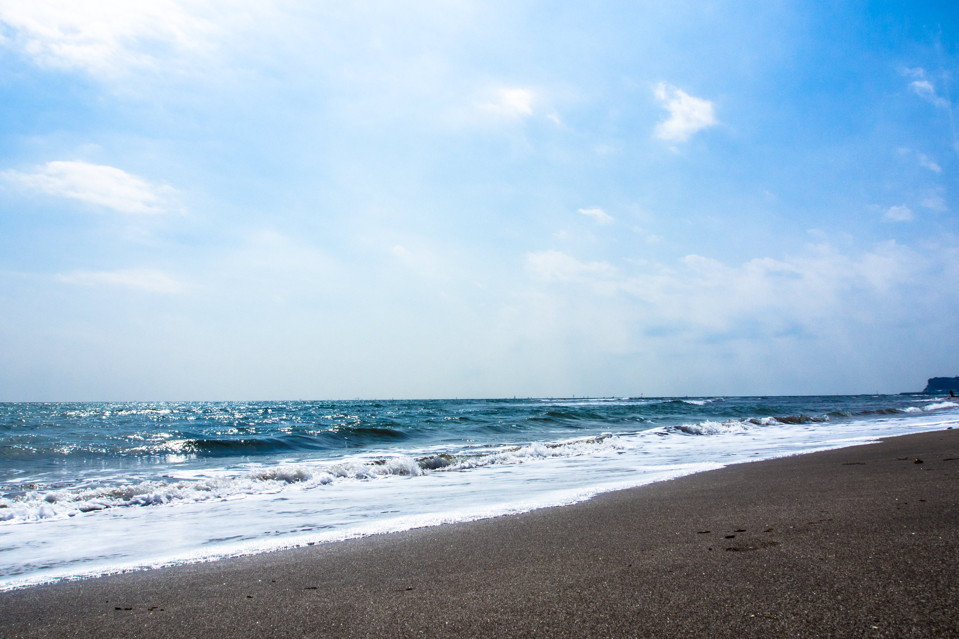 よく晴れた空と海の写真を無料ダウンロード フリー素材 ぱくたそ