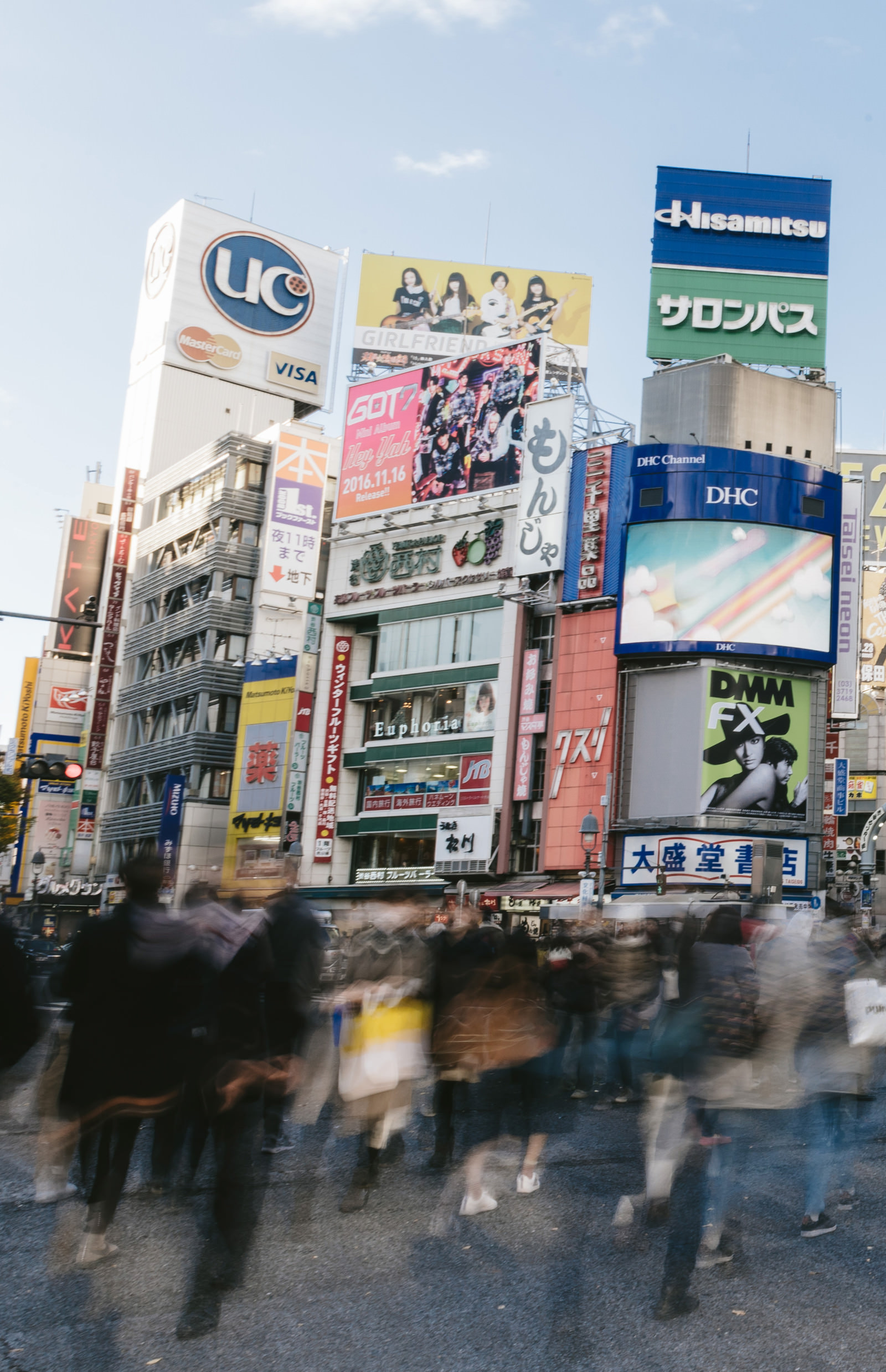 渋谷スクランブル交差点と人混みのフリー素材 ぱくたそ