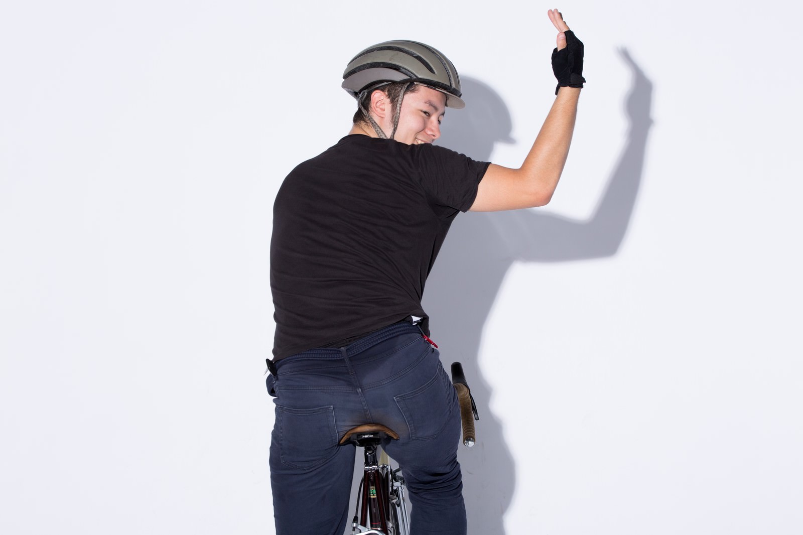 自転車の手信号 左折 の写真を無料ダウンロード フリー素材 ぱくたそ 自転車の手信号 左折 の写真を無料ダウンロード フリー素材 ぱくたそ