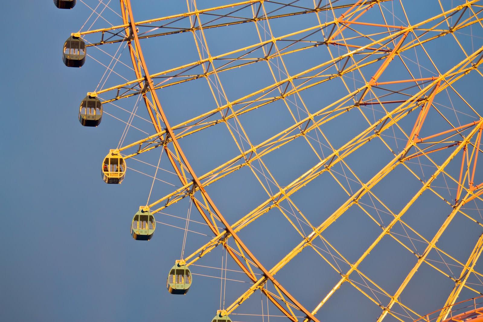 閉園までもう少し 夕暮れの観覧車の無料の写真素材 フリー素材 をダウンロード ぱくたそ