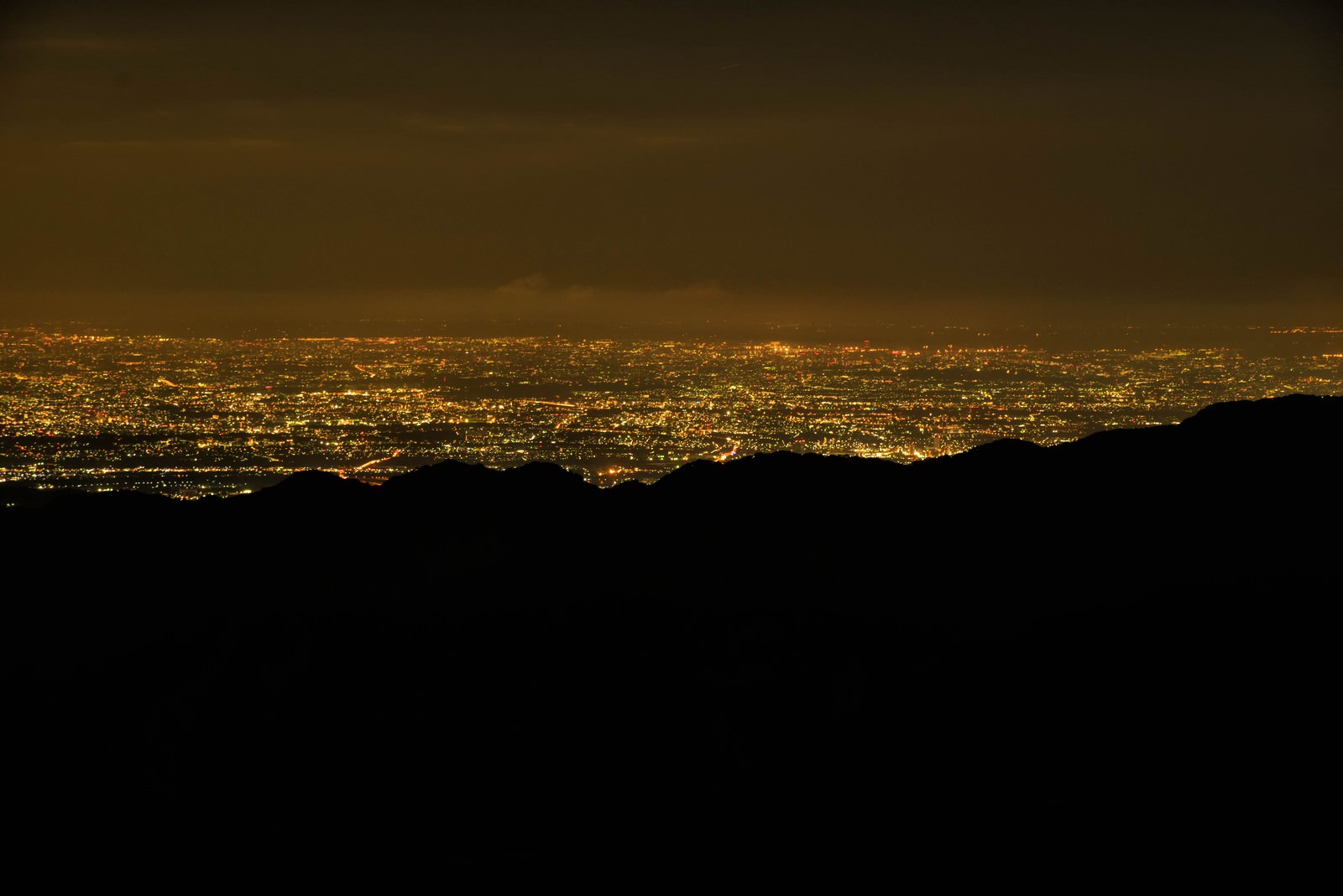「塔ノ岳から望む夜景 | フリー素材のぱくたそ」の写真