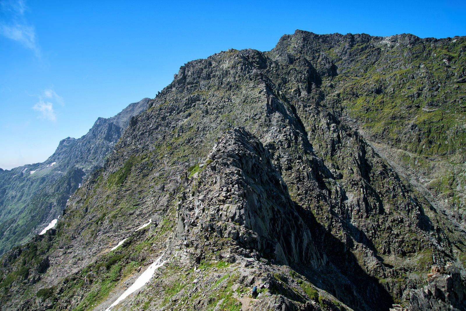 涸沢槍への険しい登山道の写真を無料ダウンロード フリー素材 ぱくたそ