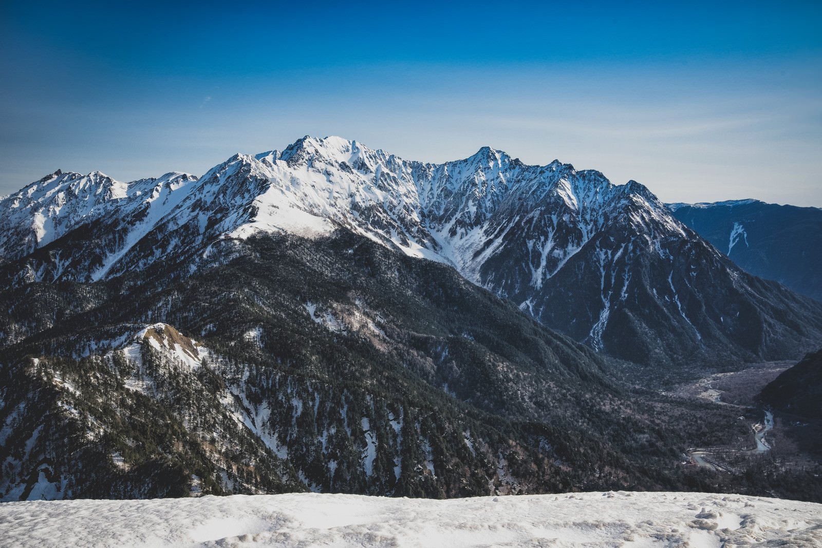 雪残る穂高連峰 北アルプス の写真を無料ダウンロード フリー素材 ぱくたそ