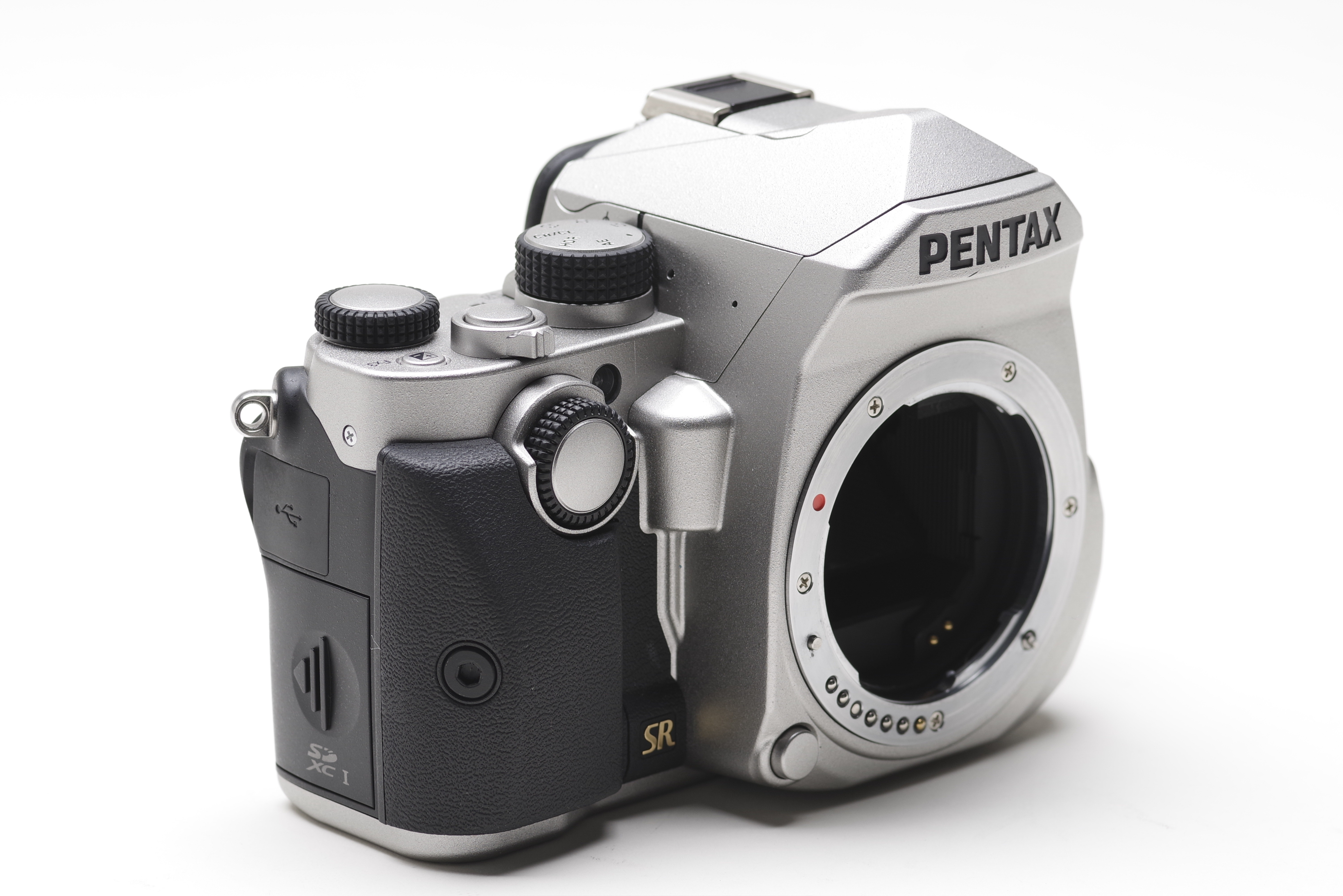シルバー色のPENTAX KPボディの写真素材 - ぱくたそ