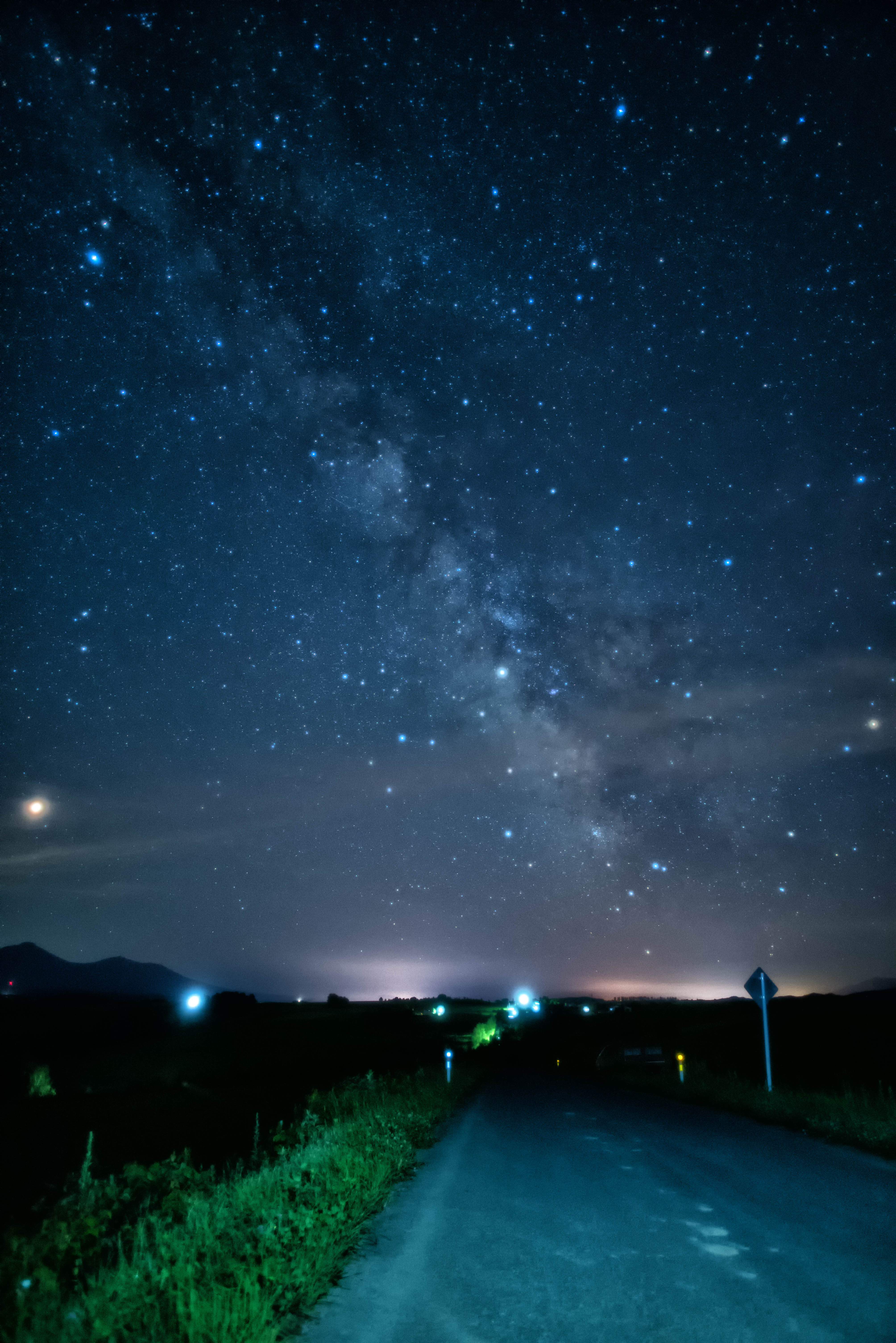 富良野の道路から眺める天の川の無料の写真素材 フリー素材 をダウンロード ぱくたそ