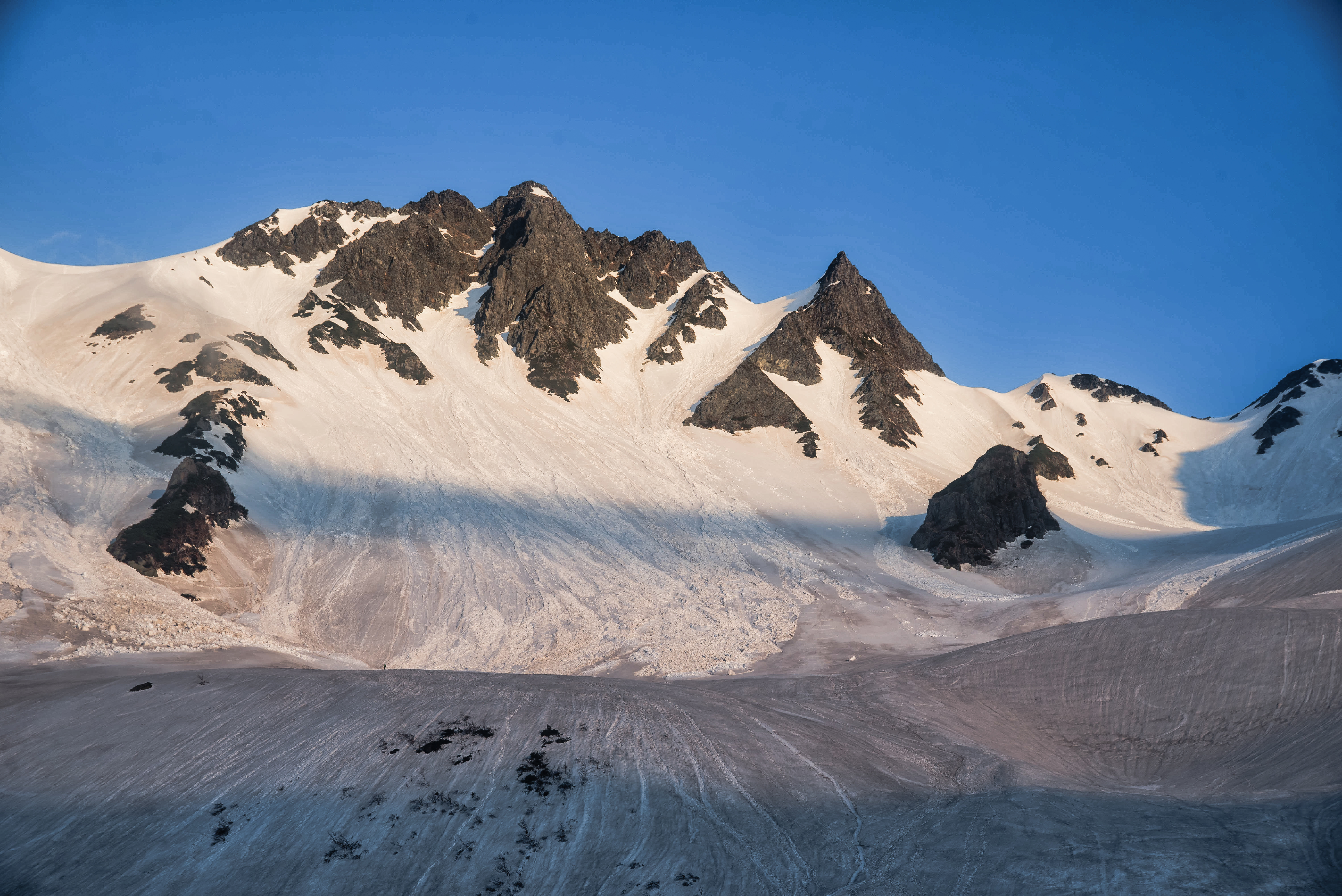グラデーションを描く冬の涸沢ヒュッテの写真素材 ぱくたそ