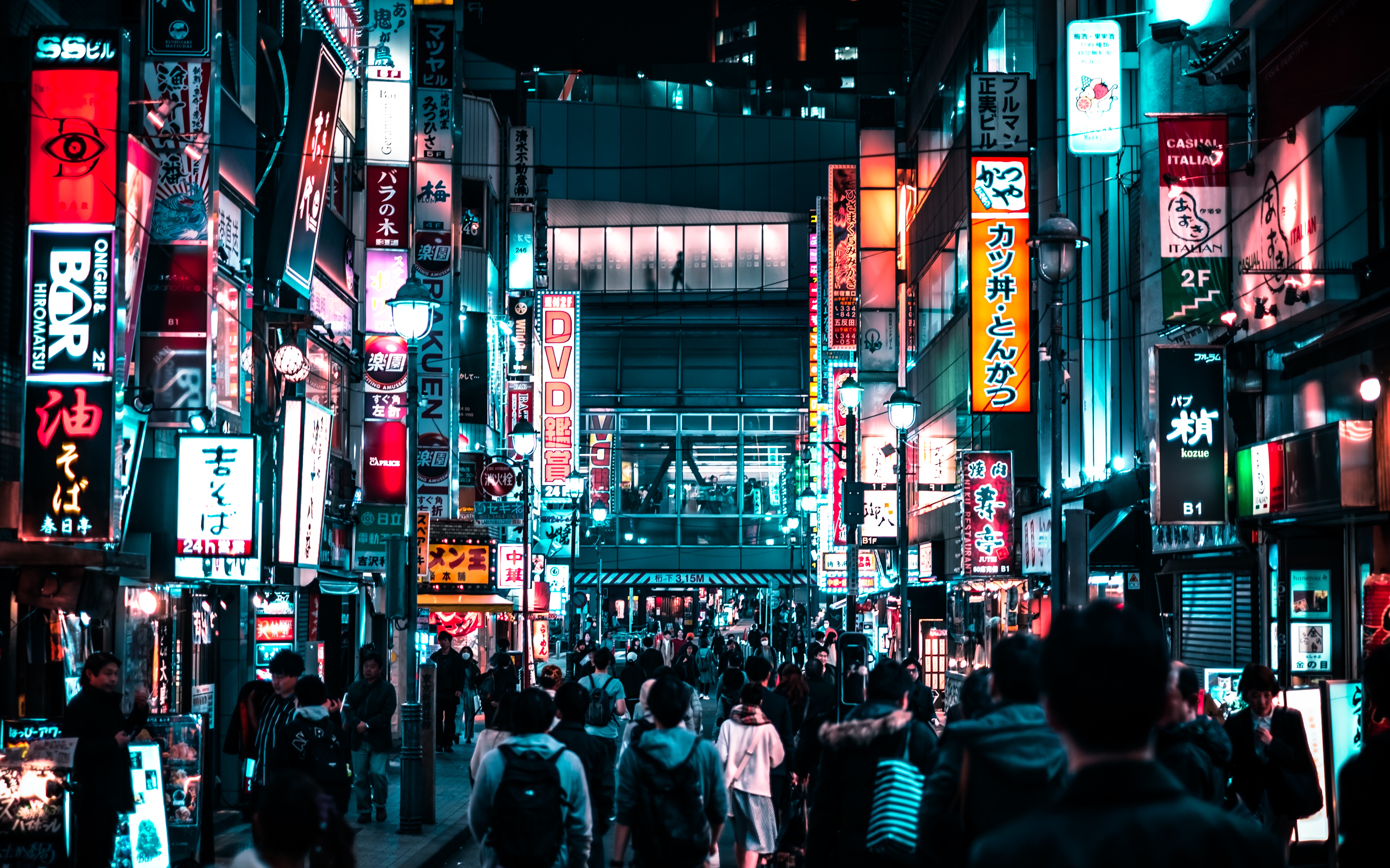 渋谷の深夜の歓楽街のフリー素材 ぱくたそ