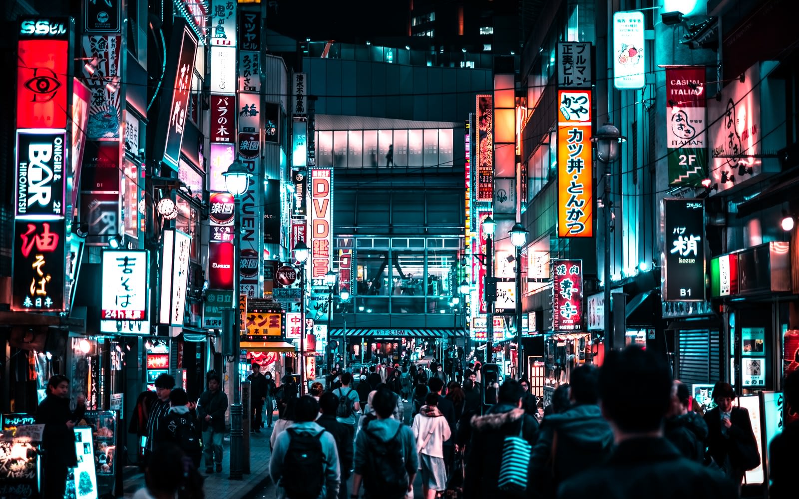 渋谷の深夜の歓楽街の写真素材 ぱくたそ