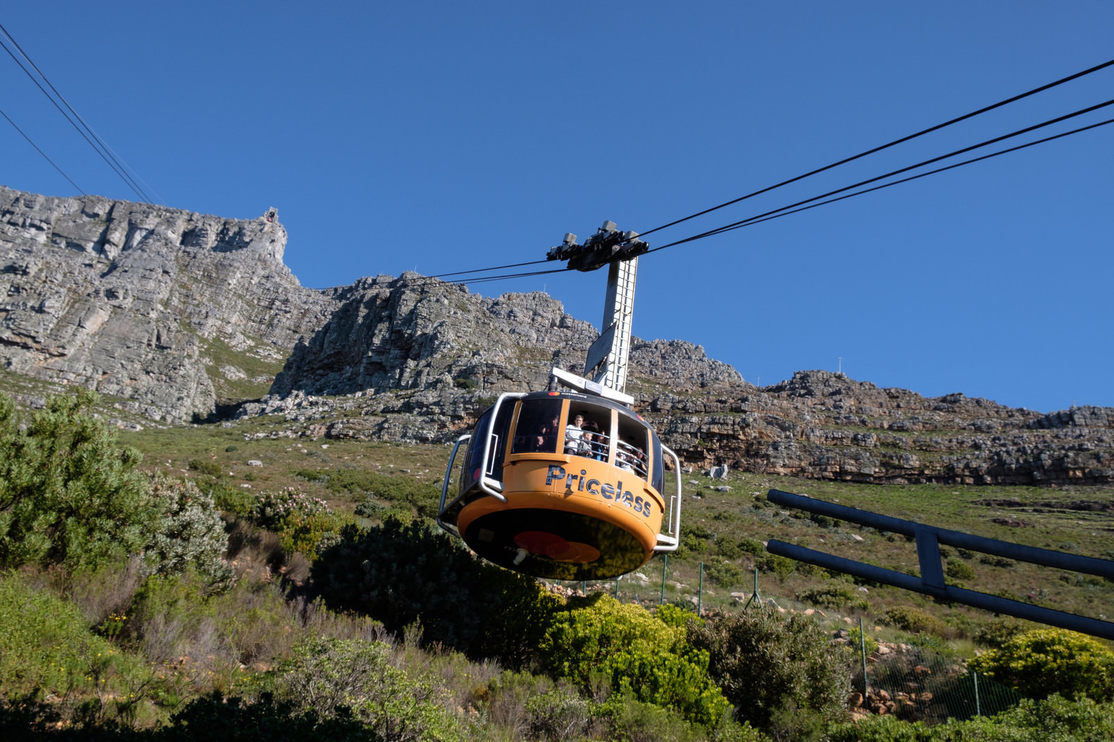 テーブルマウンテンへと続くロープウェイ 南アフリカ の写真を無料ダウンロード フリー素材 ぱくたそ