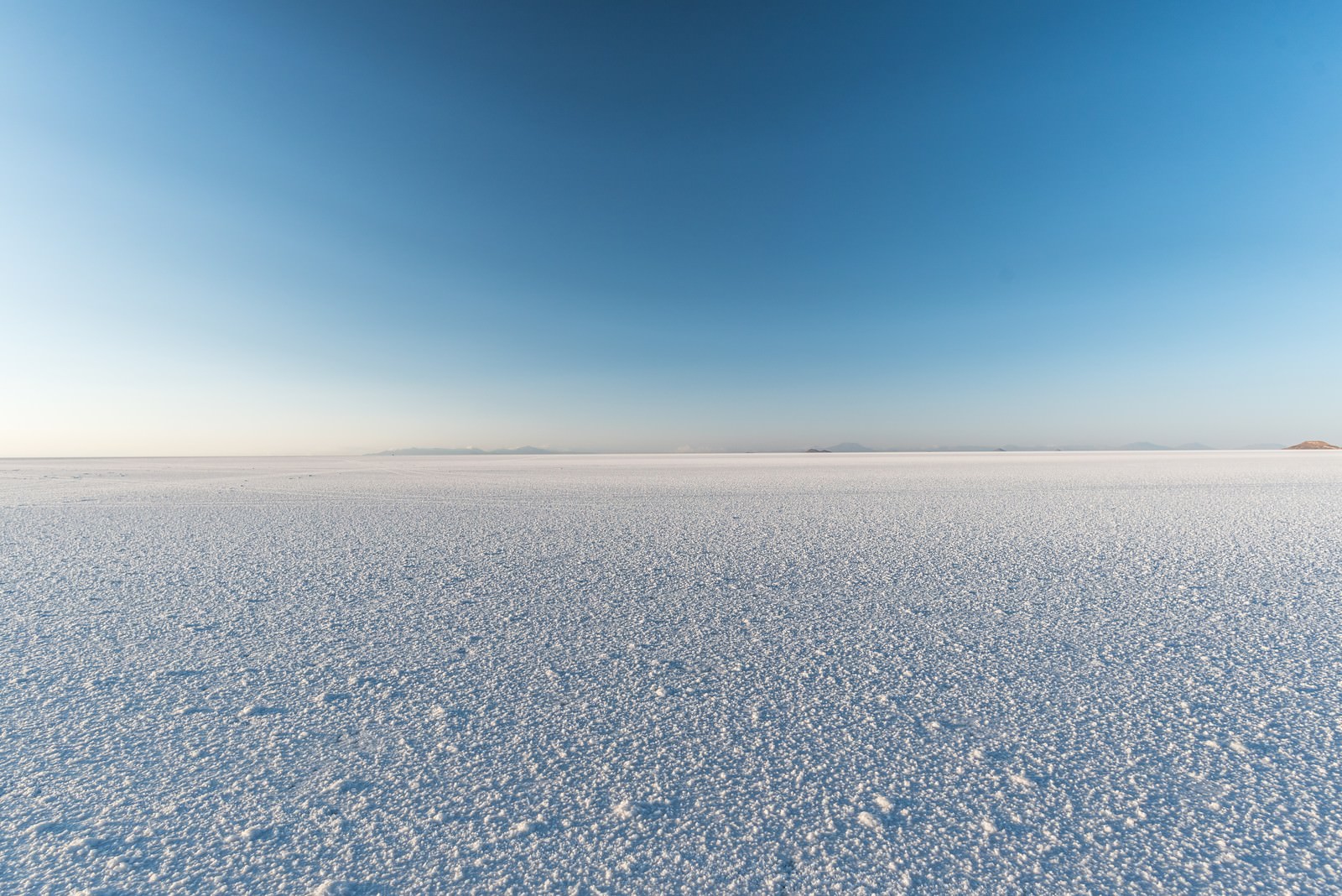 乾季のウユニ塩湖の写真 画像 フリー素材 ぱくたそ
