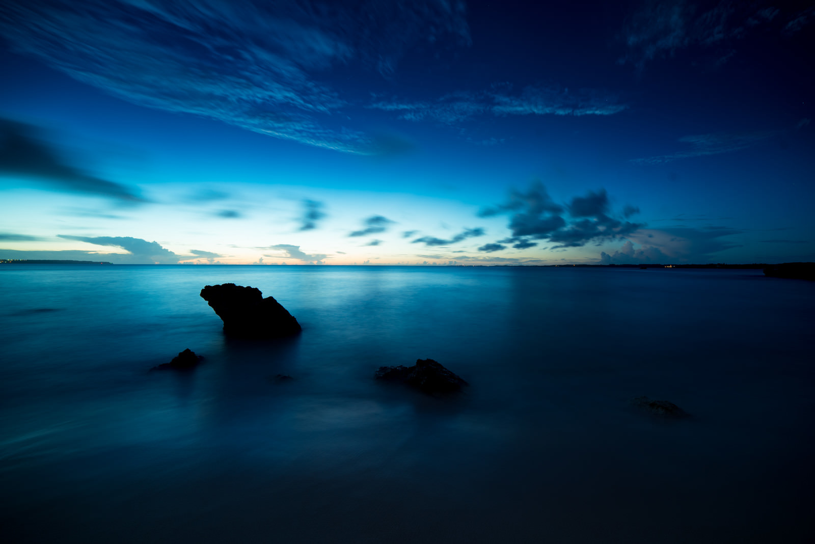 穏やかな海と日没の写真素材 ぱくたそ