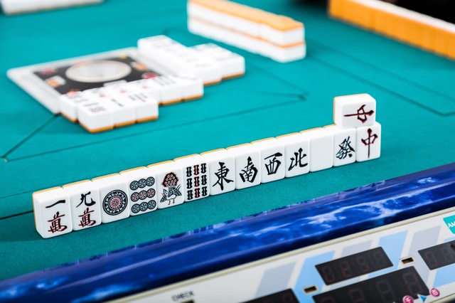 ツモ牌を乗せた手牌 国士無双ツモ の無料の写真素材 フリー素材 をダウンロード ぱくたそ ツモ牌を乗せた手牌 国士無双ツモ の無料の写真素材 フリー素材 をダウンロード ぱくたそ