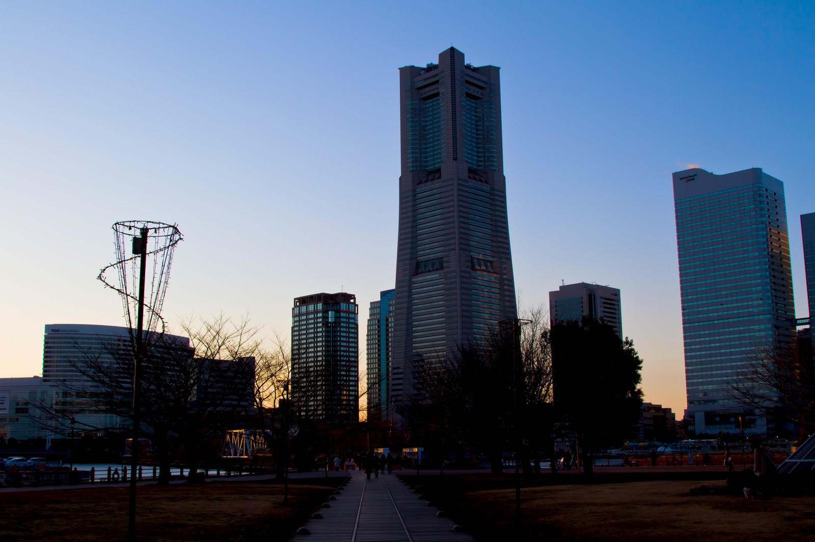 夕暮れのみなとみらい運河パークの写真を無料ダウンロード フリー素材 ぱくたそ 夕暮れのみなとみらい運河パークの写真を無料ダウンロード フリー素材 ぱくたそ