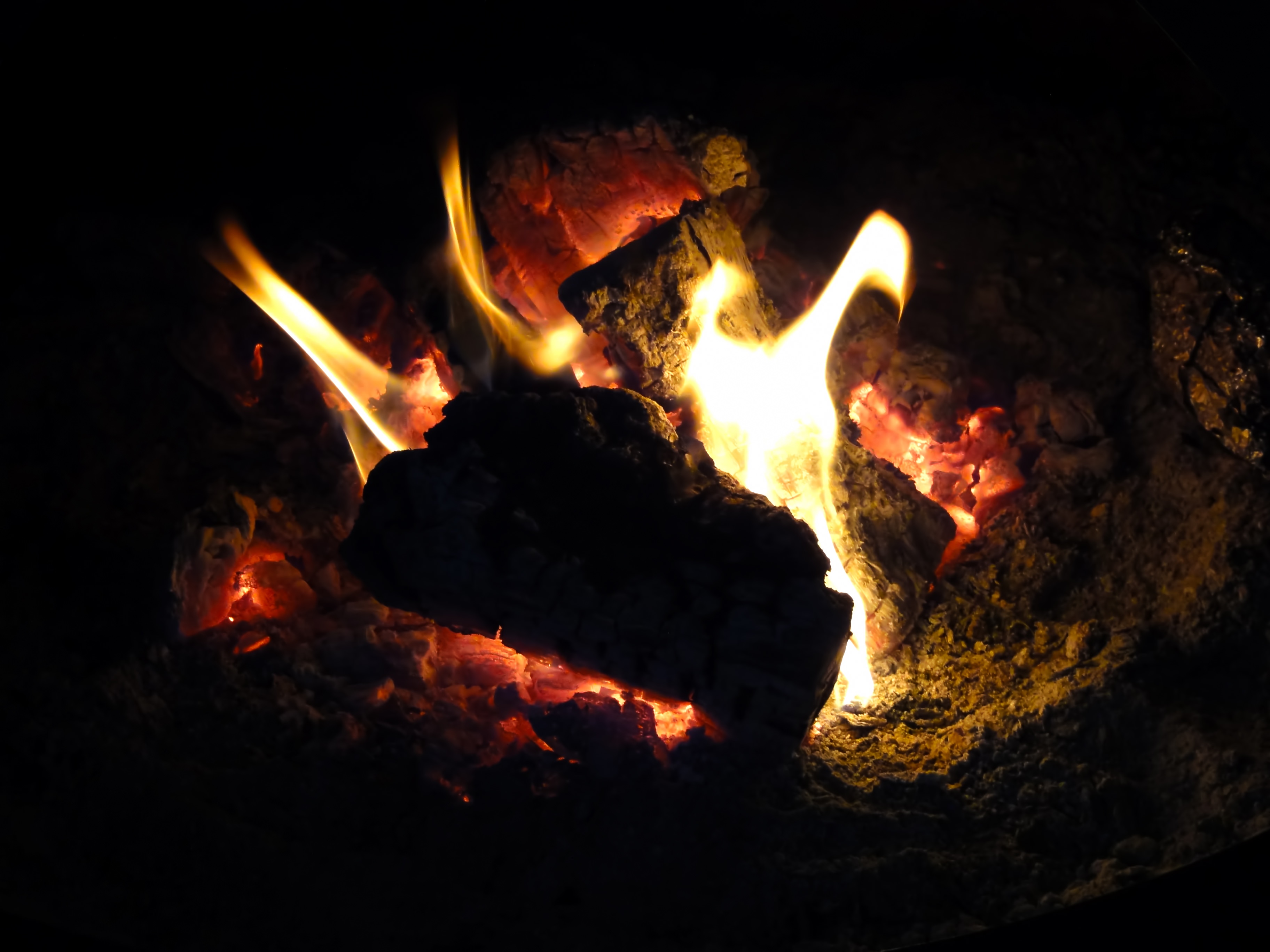 暖炉の火の写真を無料ダウンロード フリー素材 ぱくたそ