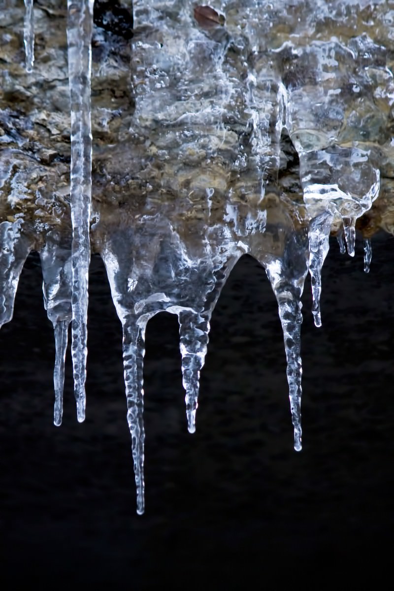 水が滴るつららの写真 画像 フリー素材 ぱくたそ