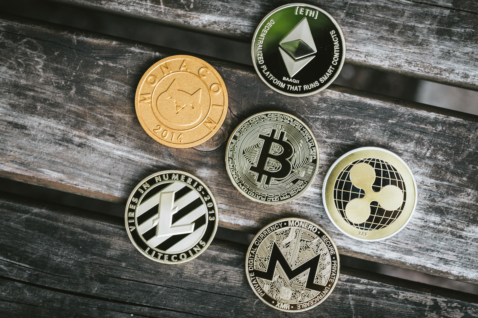 ビットコインとモナコインやイーサリアムなどの写真素材 ぱくたそ ビットコインとモナコインやイーサリアムなどの写真素材 ぱくたそ