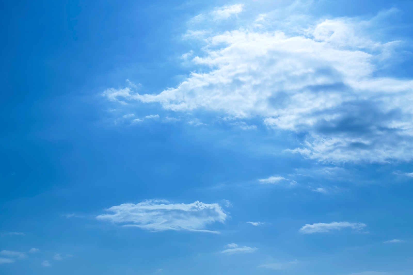 青い空と昼の写真 画像 フリー素材 ぱくたそ