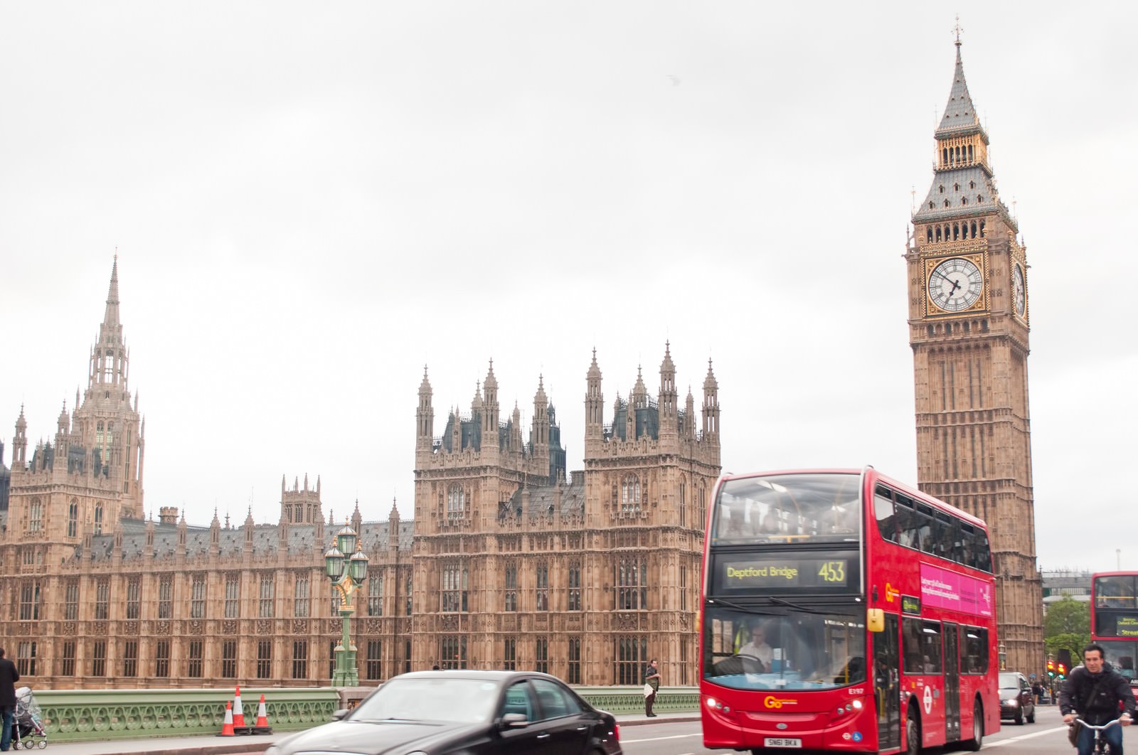 ロンドンの町並みとビッグベンの写真 画像 フリー素材 ぱくたそ