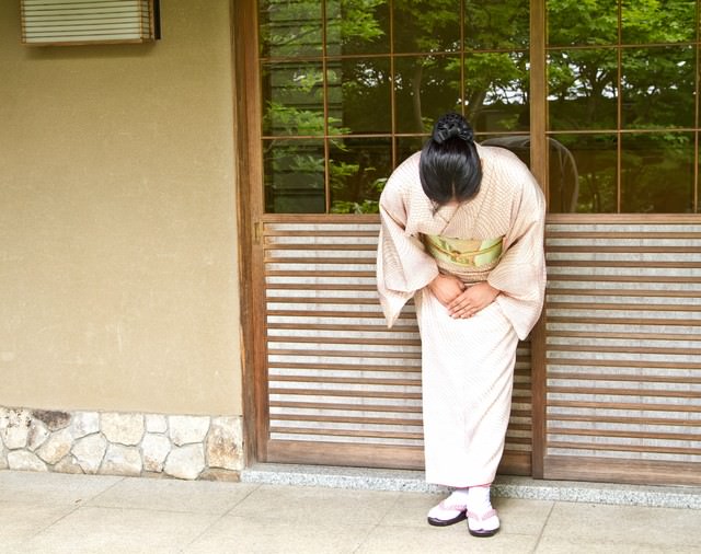 çé¢åã§ãåºè¿ãããå¥³å°ãã