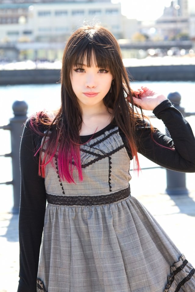 埠頭でポーズをとる女性の写真を無料ダウンロード フリー素材 ぱくたそ 埠頭でポーズをとる女性の写真を無料ダウンロード フリー素材 ぱくたそ