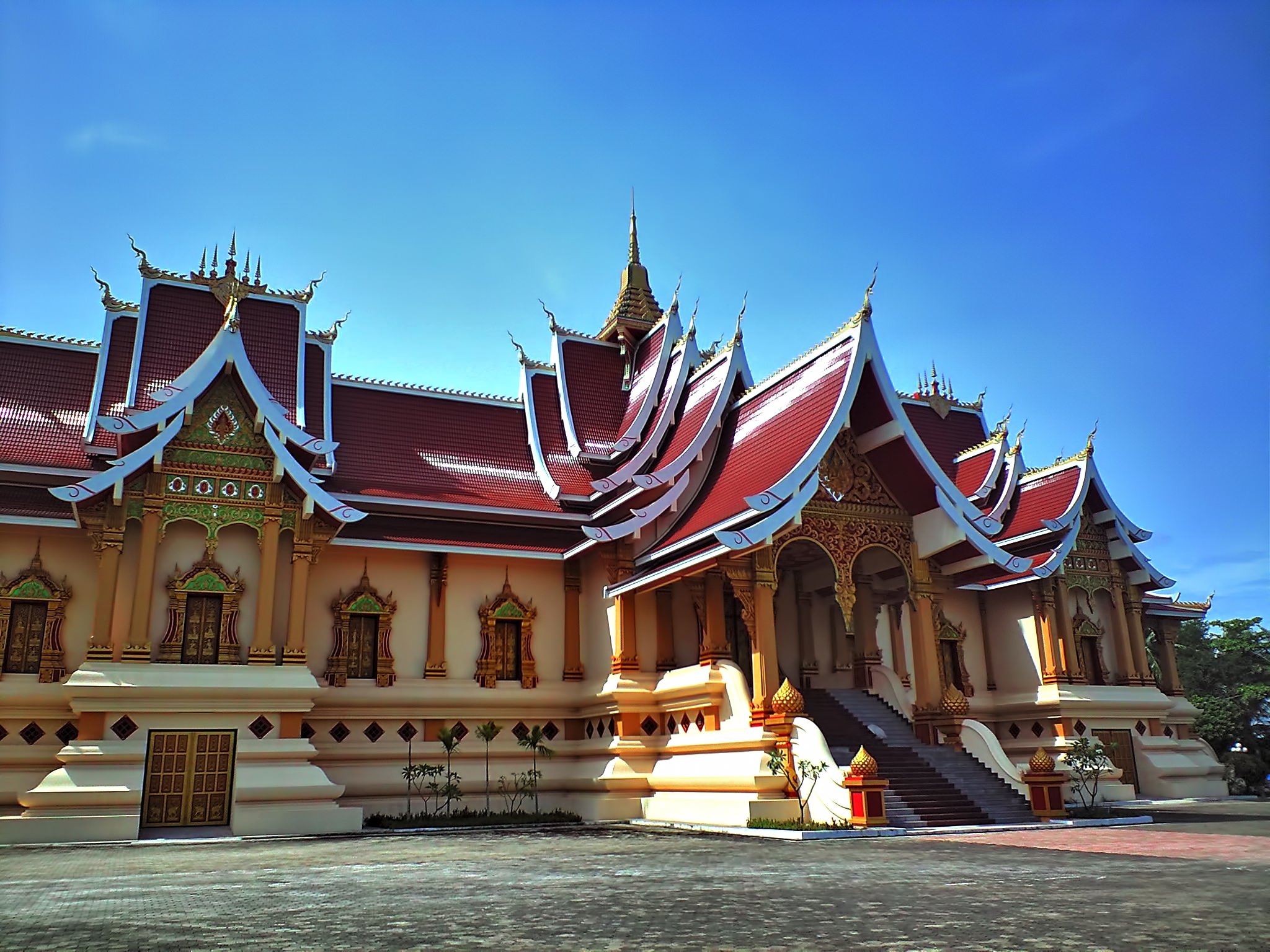 ラオス共和国タート ルアン入口の写真素材 ぱくたそ